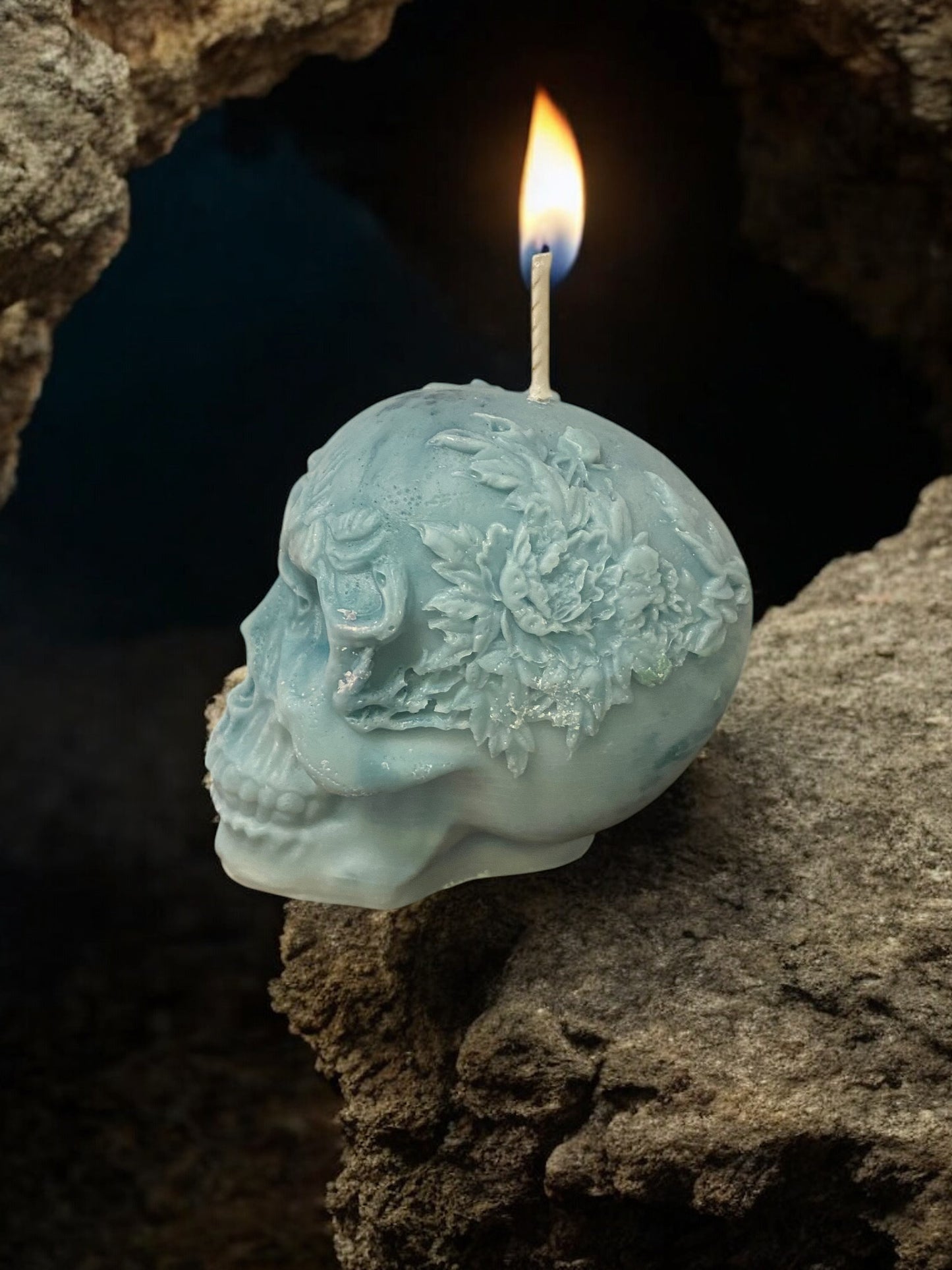 Large Leaf Skull Candle